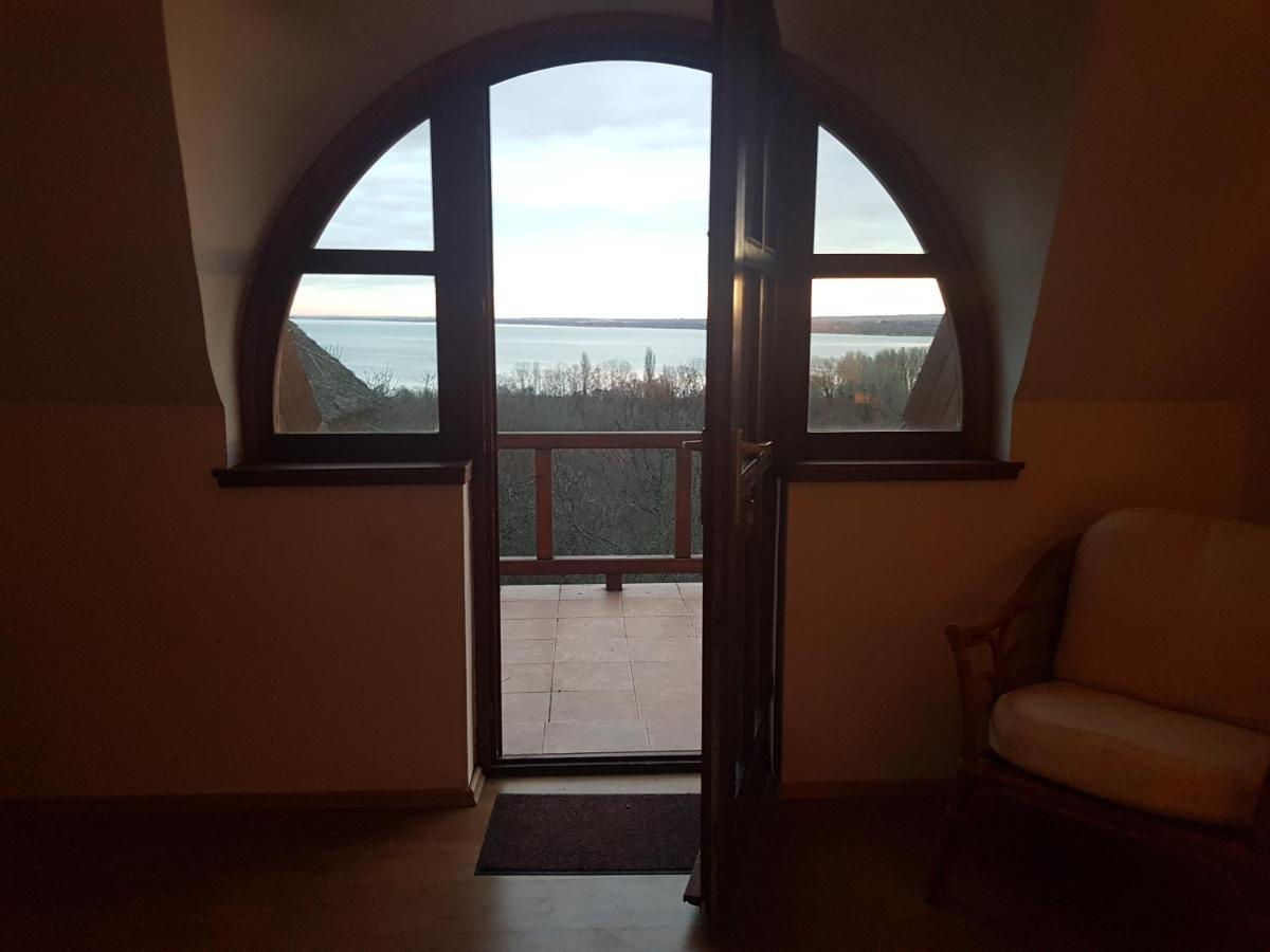 Villa Korozsa Vendeghaz ティハニ エクステリア 写真