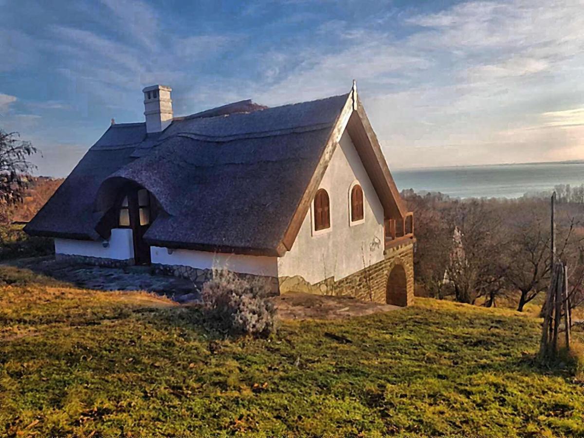 Villa Korozsa Vendeghaz ティハニ エクステリア 写真