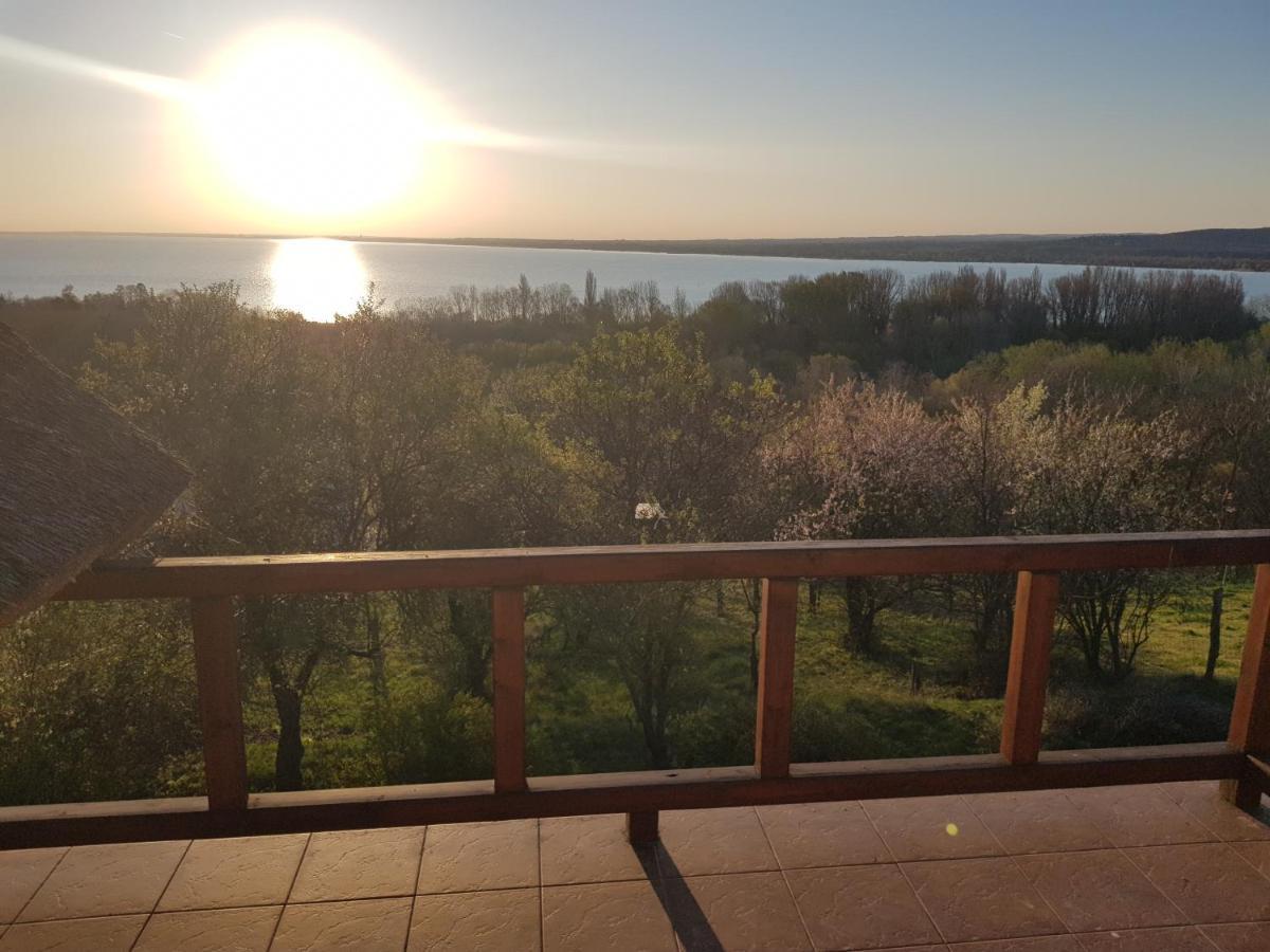 Villa Korozsa Vendeghaz ティハニ エクステリア 写真